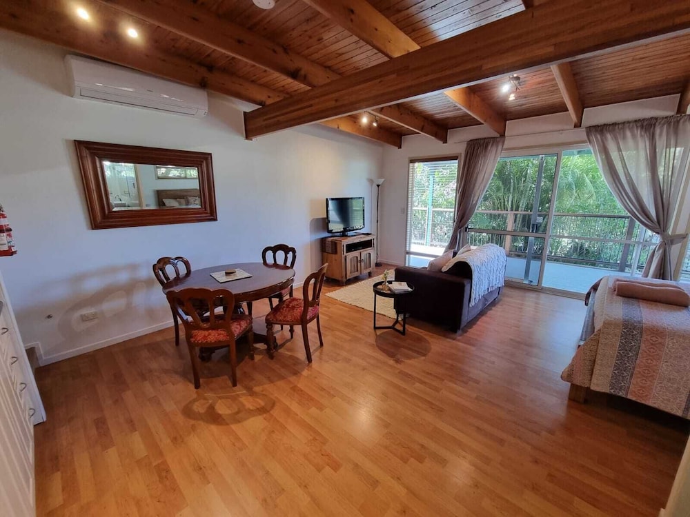 Standard Studio, 1 Queen Bed, Kitchen, Garden View (Wattle Suite) photo 2
