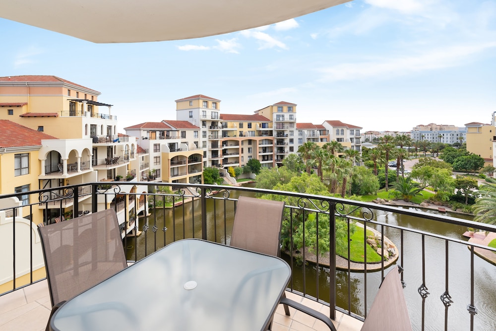 Deluxe Apartment, 2 Bedrooms (411 Portofino)