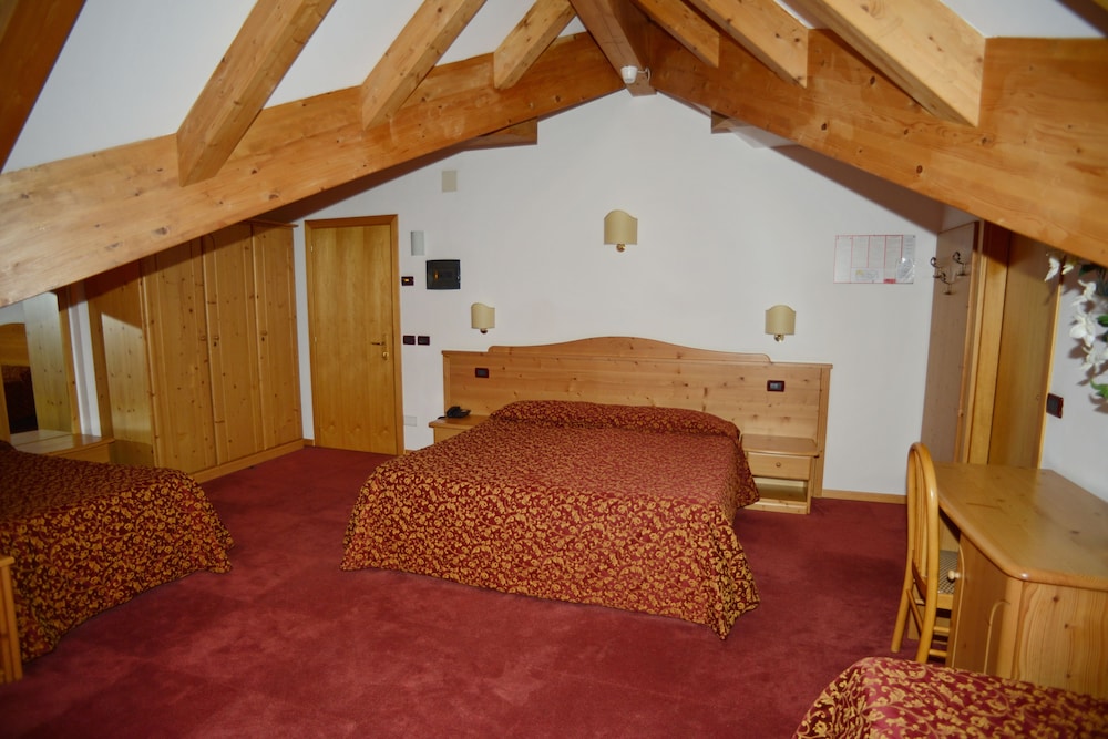 Family Room photo 1