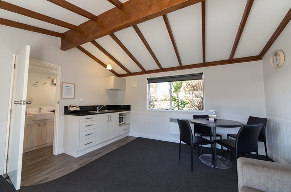 Self Contained Unit - 1 Bedroom Family (1BR) - Photo 4
