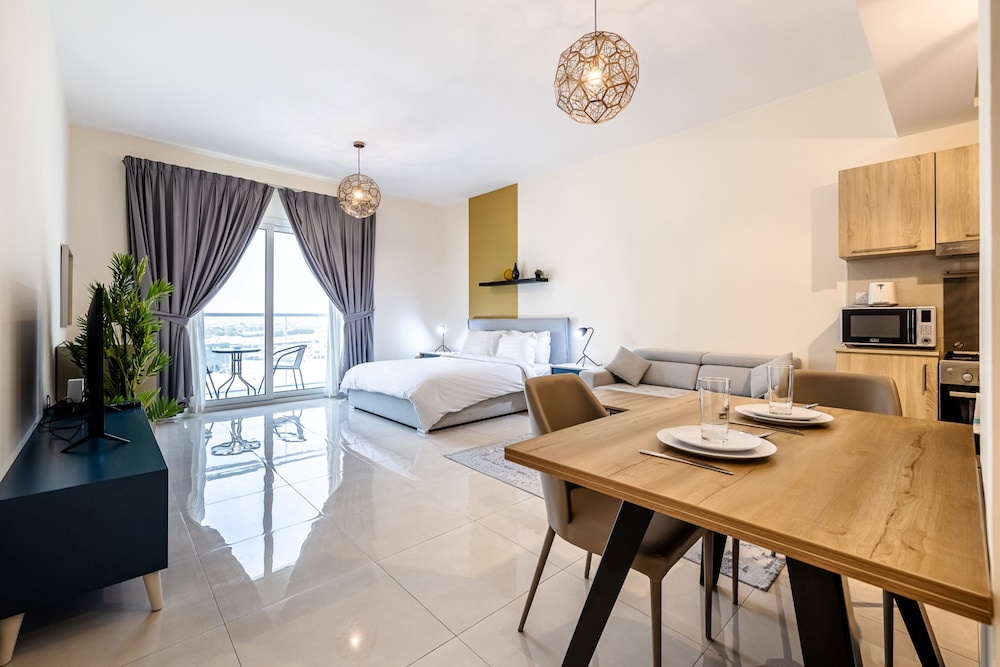 Deluxe Studio with Kitchen and Balcony