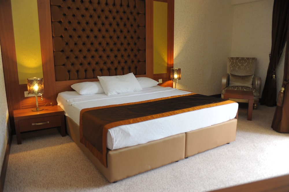Family Room, 2 Bedrooms, Balcony thumbnail 6