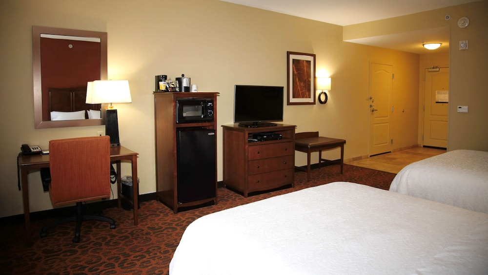 Two Queen Beds, Non-Smoking, Accessible - Photo 2