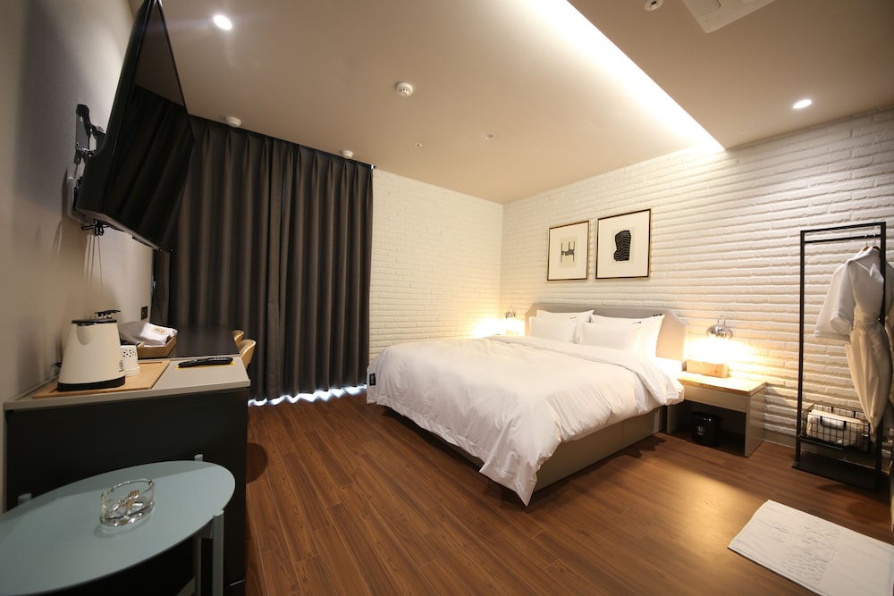 Deluxe Double Room - Photo 28