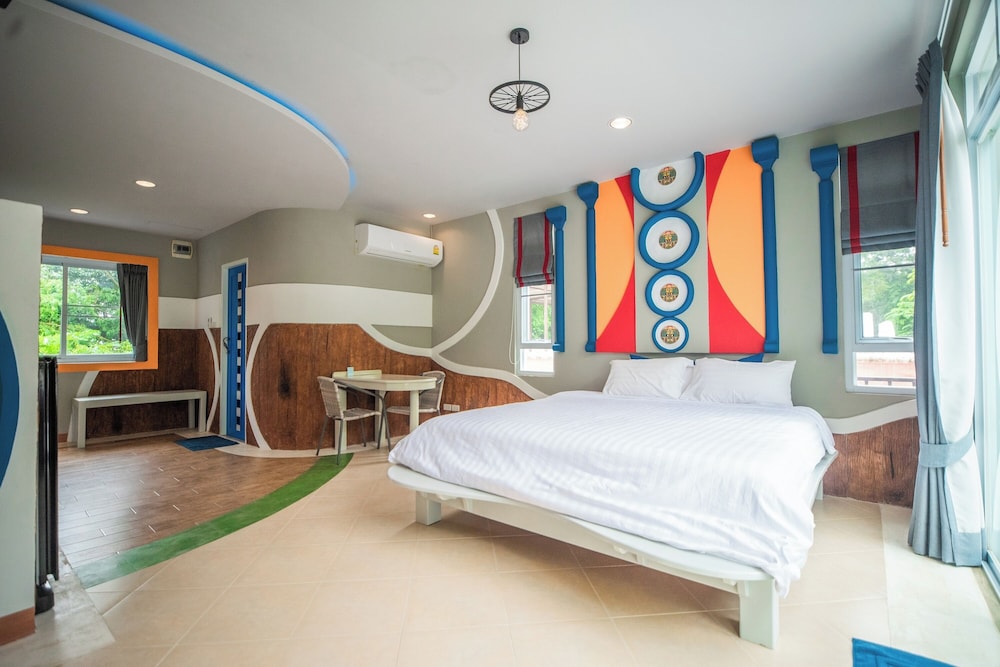 Deluxe Room, 1 King Bed, Non Smoking, Garden View - Photo 1