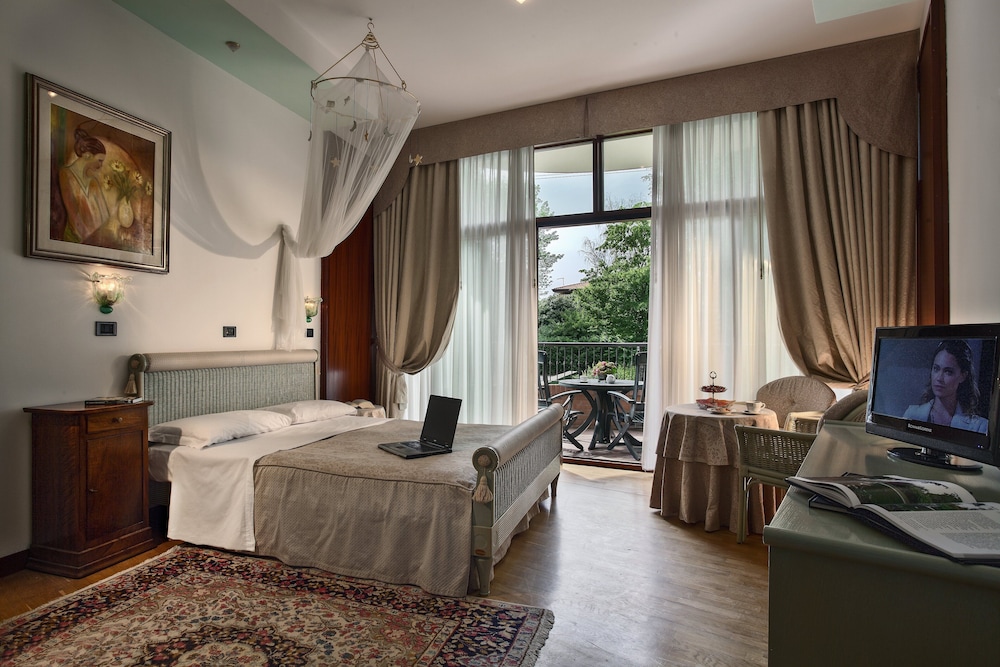 Standard Double or Twin Room - Photo 3