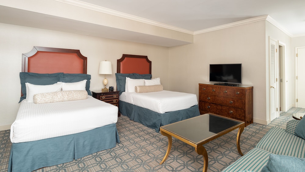 Junior Studio Suite, Multiple Beds - Photo 1