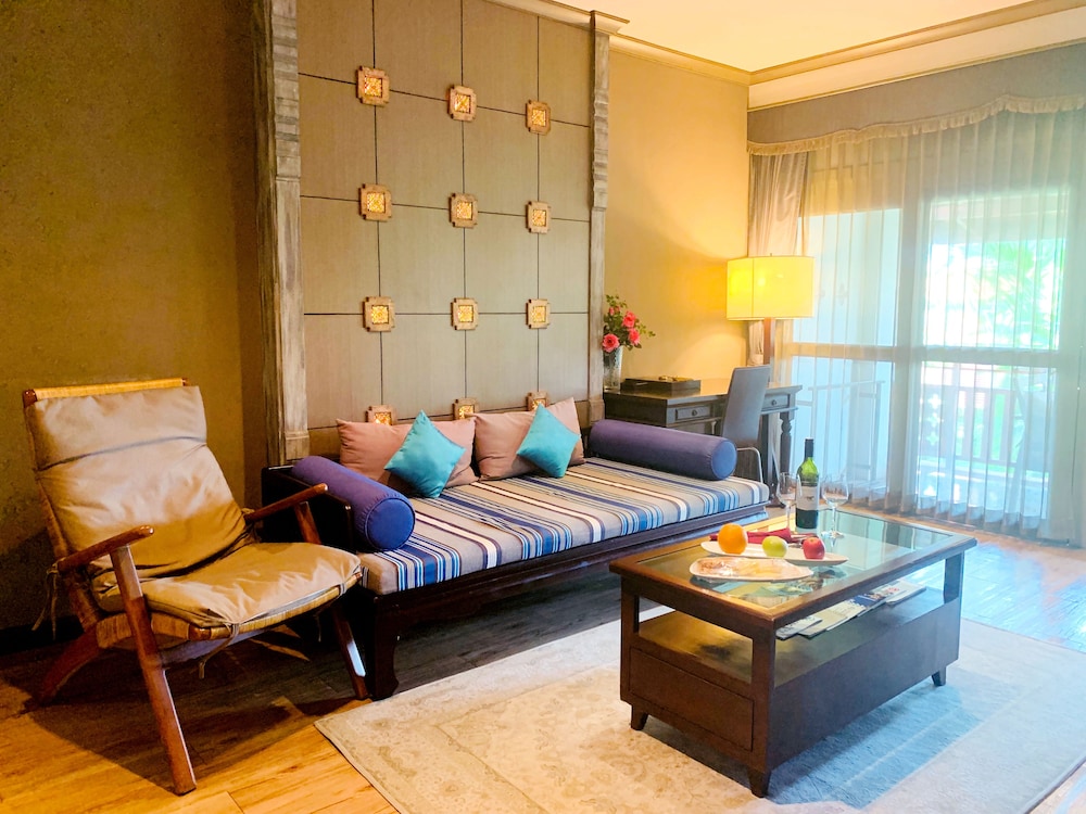 Junior Suite Room with Jacuzzi - Photo 11