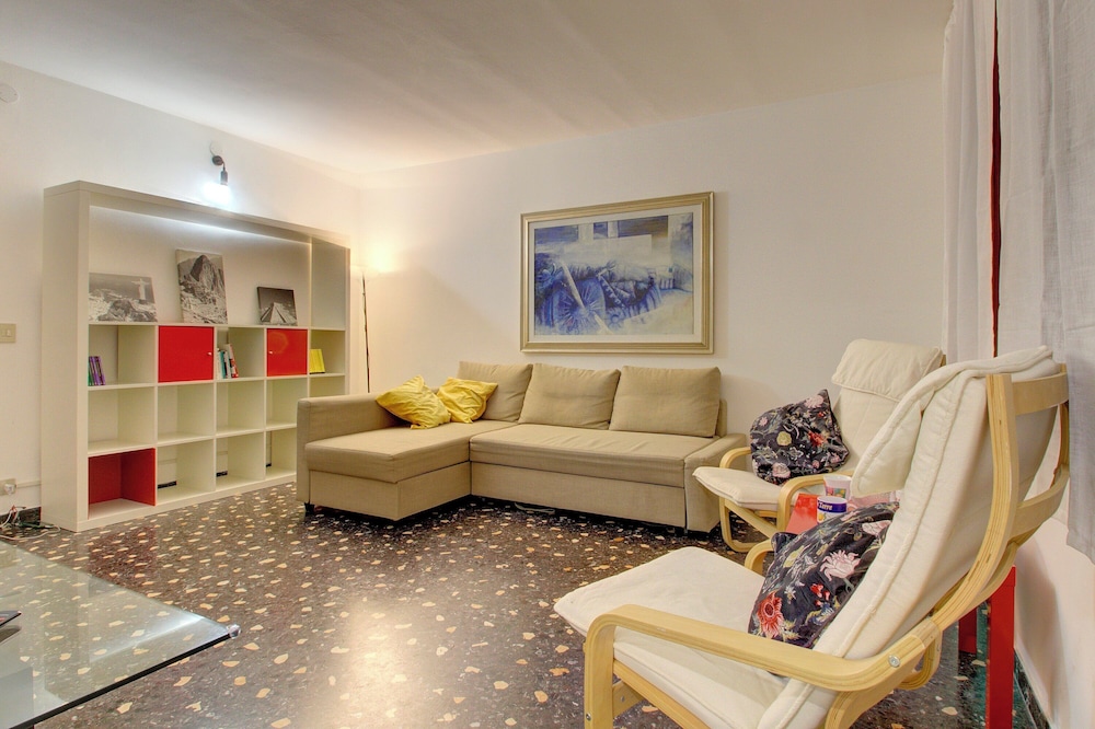 Apartment photo 1