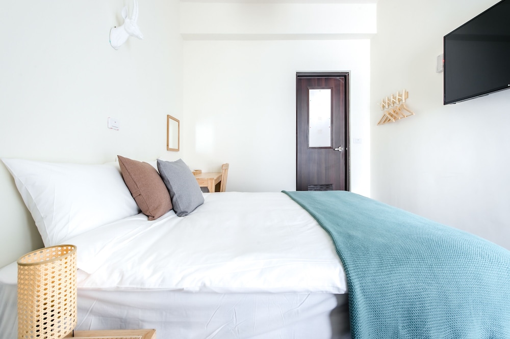 Double Room, No Windows - Photo 1