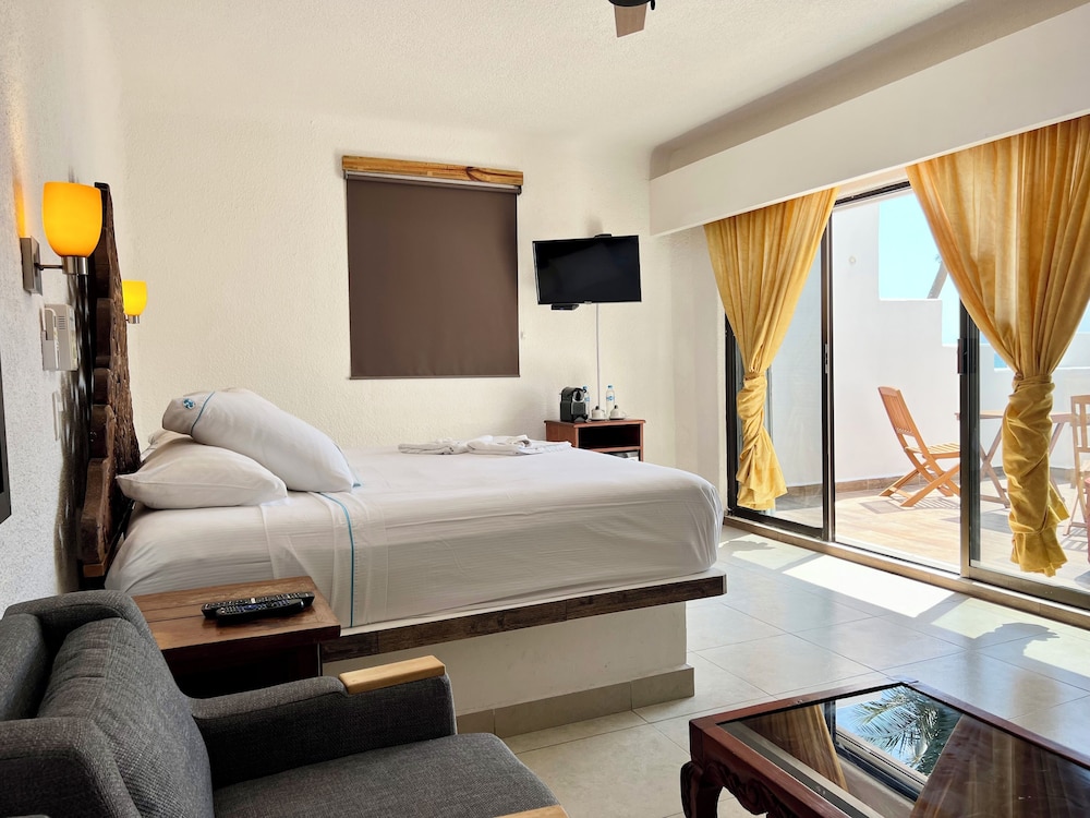 Honeymoon Room with Jacuzzi and Terrace - Photo 3
