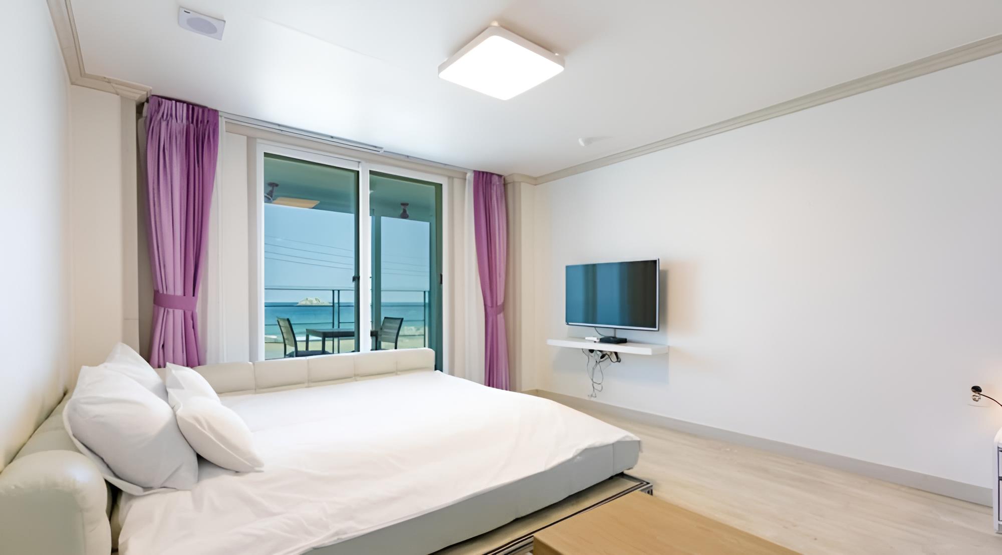 Room (Room 203) - Photo 3
