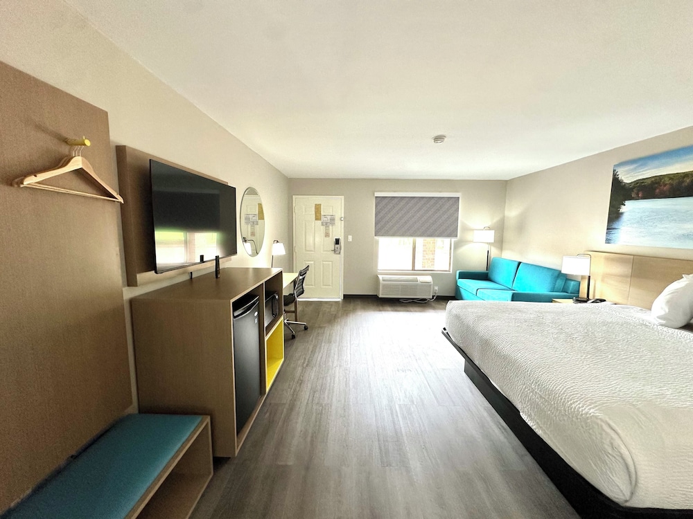 1 King Bed, Suite, Non-Smoking - Photo 4