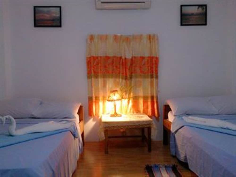Twin Room, 2 Double Beds, Refrigerator, Garden View photo 1