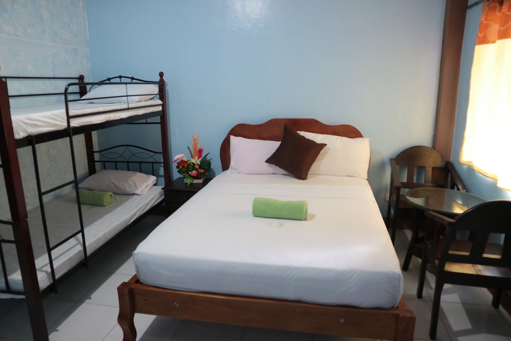 Deluxe Triple Room photo 2