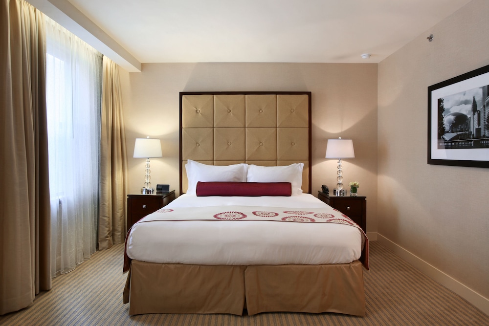Standard Room, 1 King Bed, Accessible - Photo 3