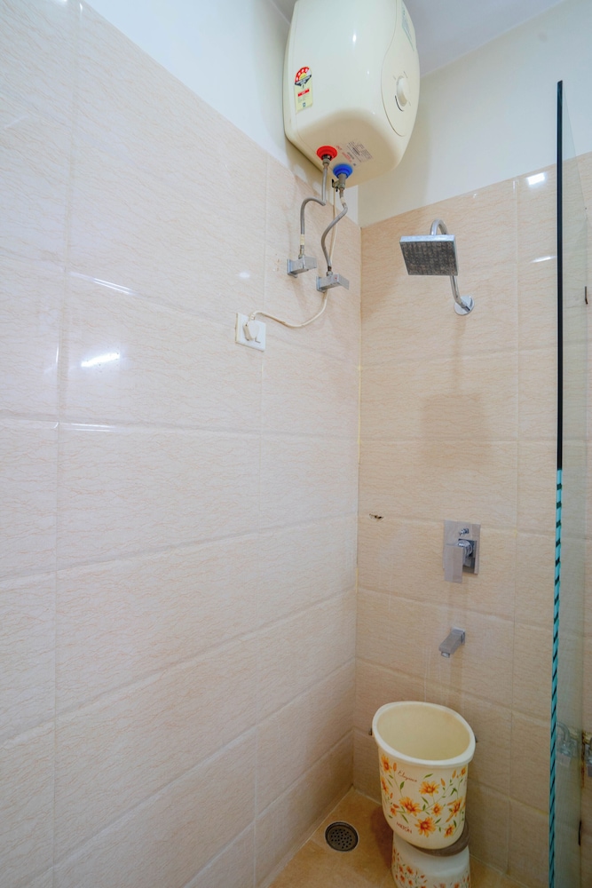 Basic Double Or Twin Room, 1 King Bed, City View photo 3