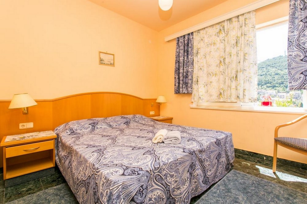Apartment (Two-Bedroom Apartment with Terrace)