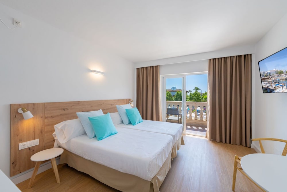Junior Suite, Pool View - Photo 8