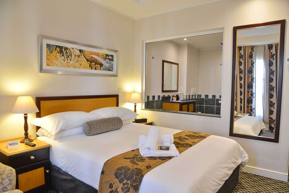 Double Room, Non Smoking thumbnail 5