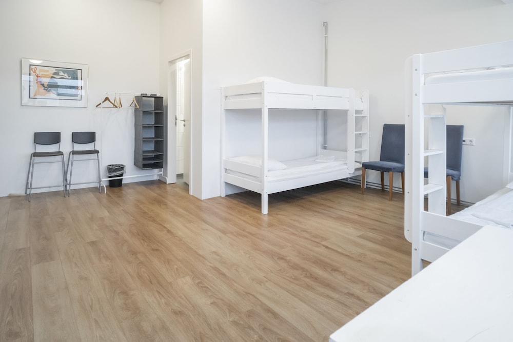 Room for 6 people with Private Bathroom photo 1
