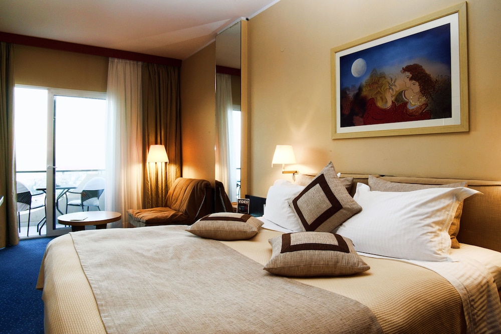 Classic Double or Twin Room, Sea View photo 3
