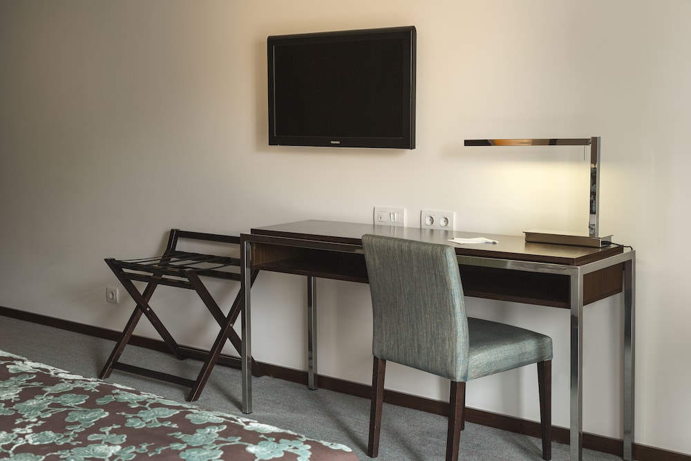 Family Room - Photo 4