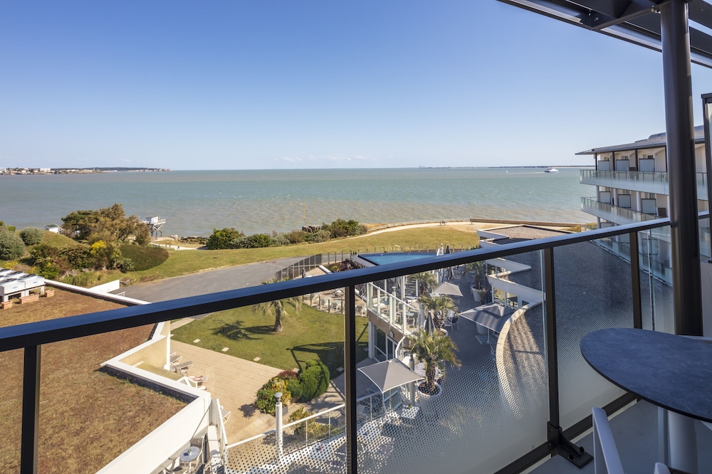 Family Room with Balcony and Sea View - Photo 5