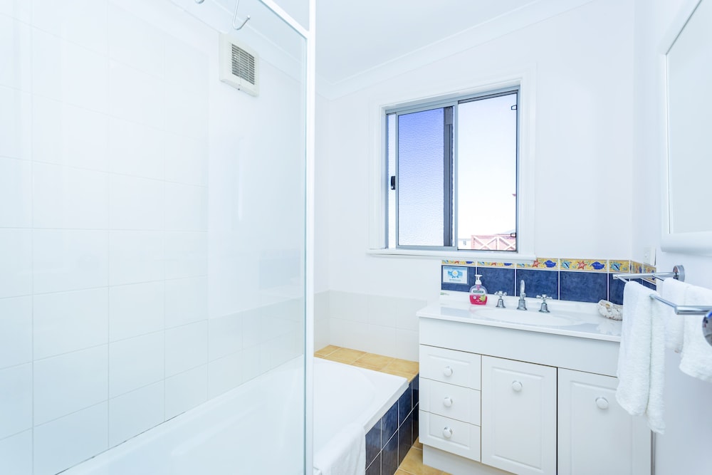 Classic House, 3 Bedrooms, 2 Bathrooms photo 2