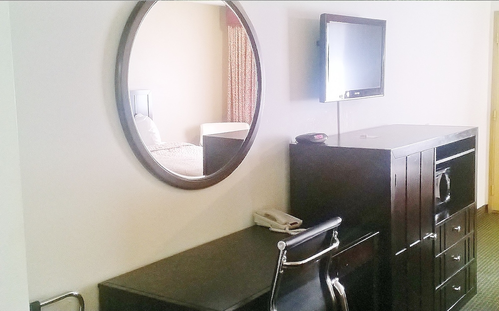 Standard Double Room, 2 Queen Beds - Photo 2