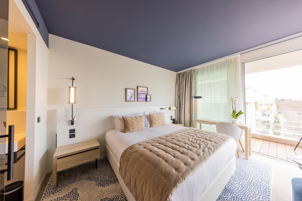 Standard Room, 1 King Bed, City View (Mountain View) - Photo 1