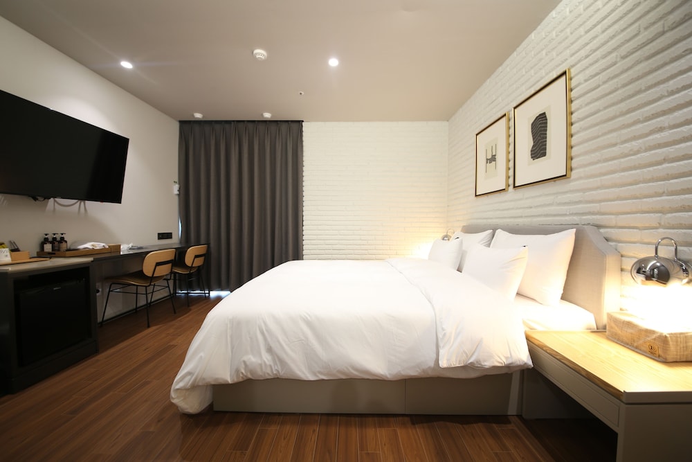 Deluxe Double Room - Photo 32