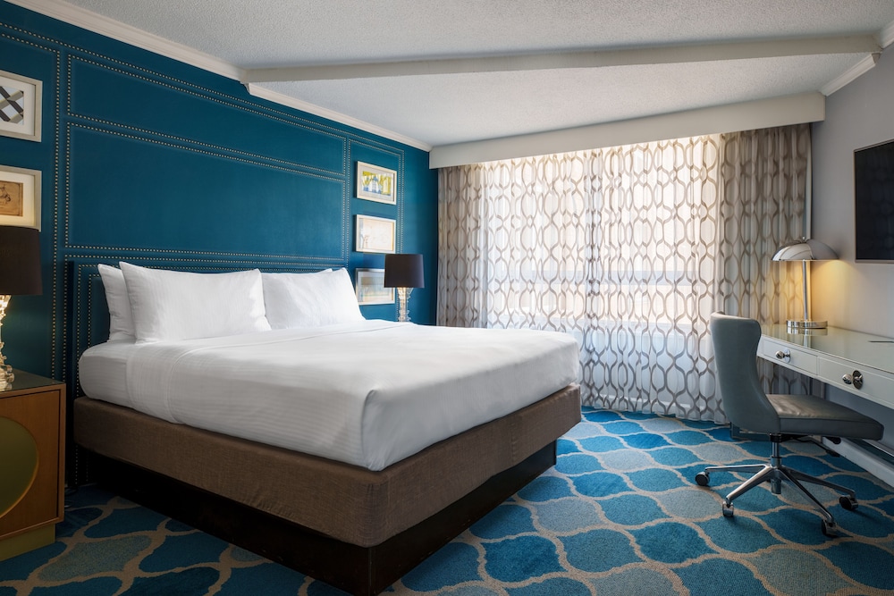 Deluxe Room, 1 King Bed - Photo 4