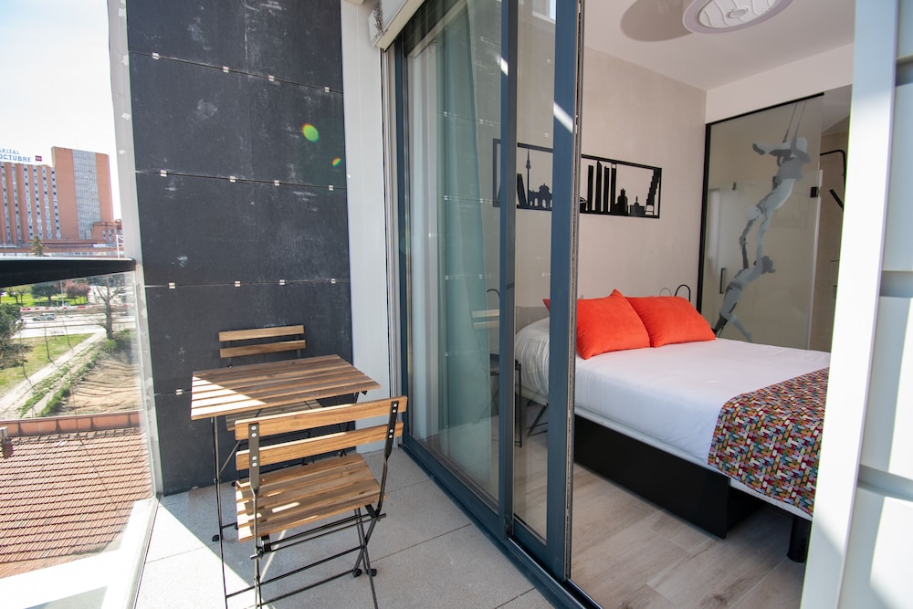 Deluxe Duplex - Photo 3