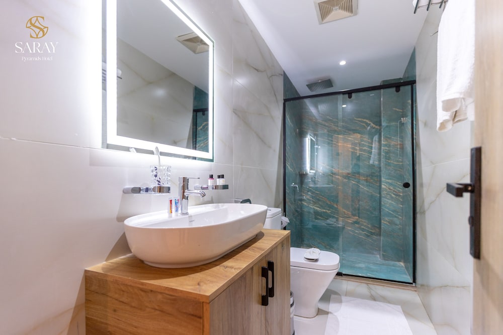 Luxury Suite with Jacuzzi & Pyramids View - Photo 15