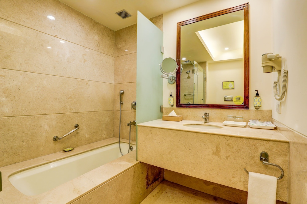 Executive Suite - Photo 7
