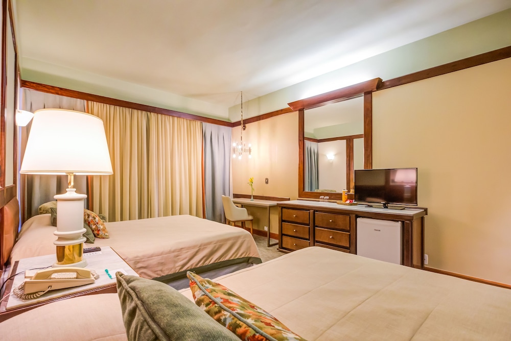Premier Quadruple Room, 2 Double Beds - Photo 2