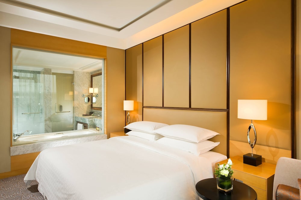 Room, 1 King Bed, City View - Photo 1