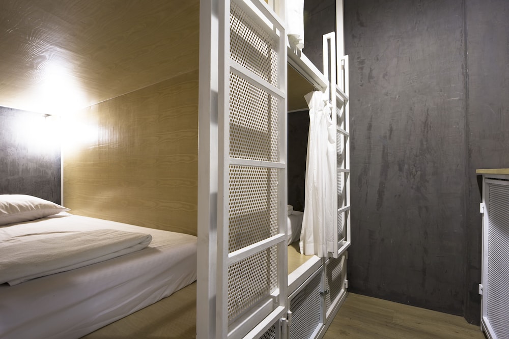 Shared Dormitory, Women only photo 2