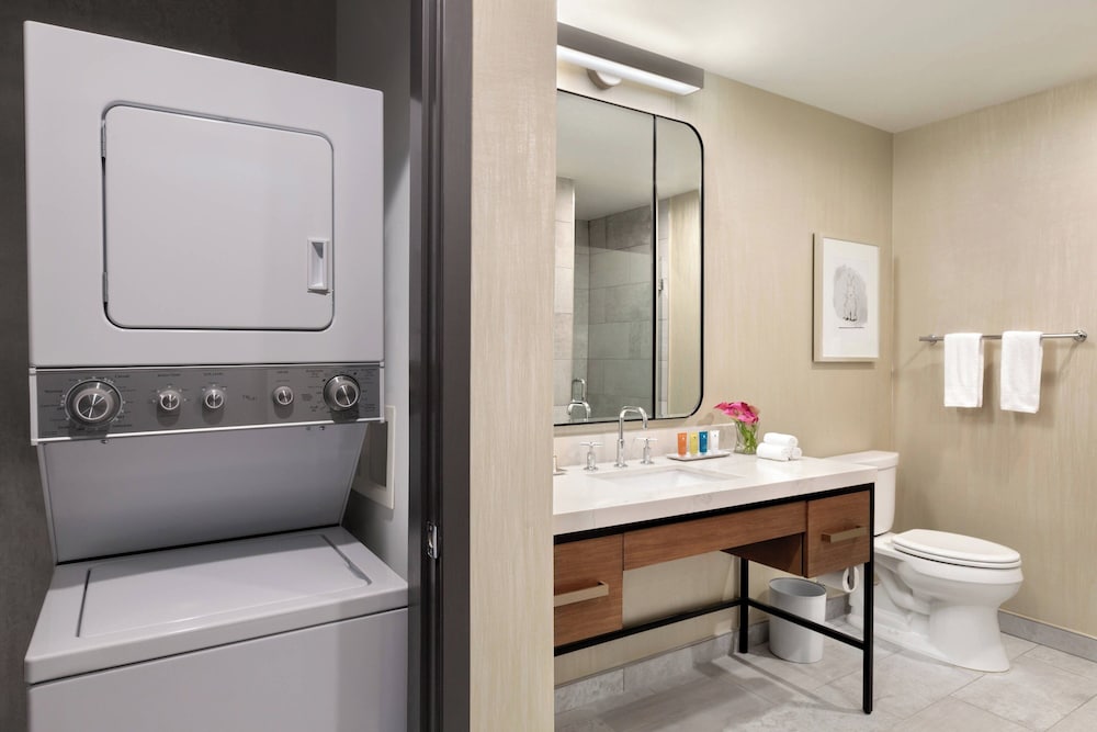Suite, 1 Bedroom, Balcony - Photo 9