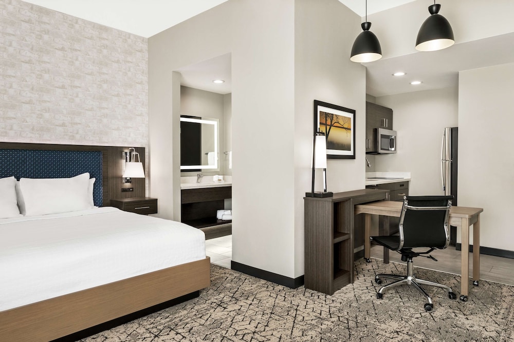 Studio Suite, 1 King Bed, Non Smoking - Photo 3
