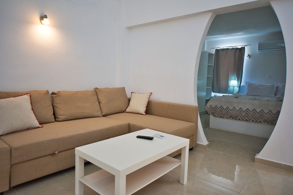 Deluxe Room - Photo 9
