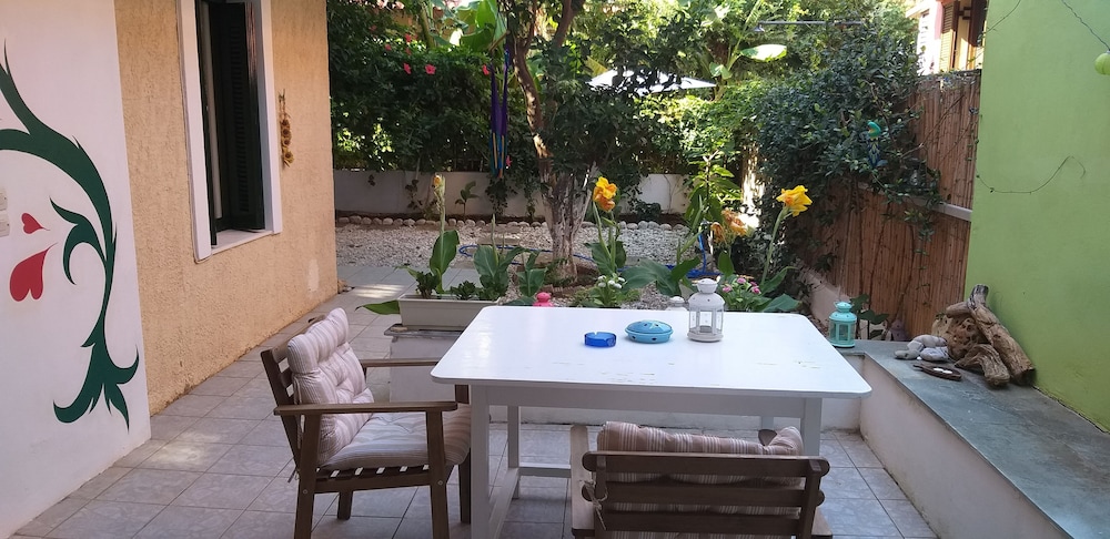 Economy Studio, 2 Twin Beds, Garden View
