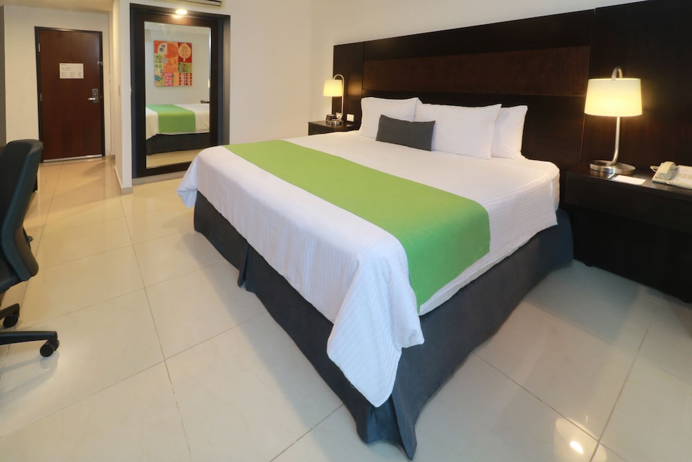 Room, 1 Queen Bed, Non Smoking (Mobility Accessible) photo 1
