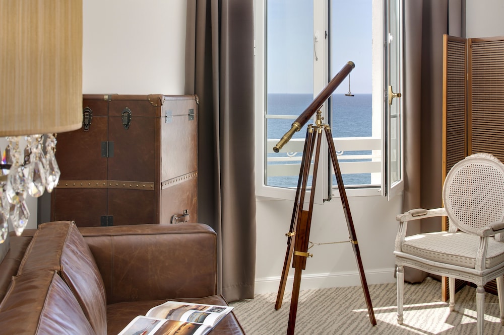 Suite, 1 King Bed, Accessible, Sea View