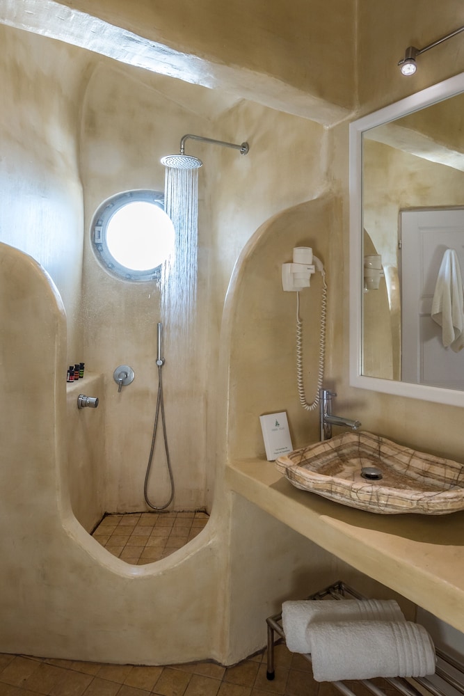 Superior Suite, Jetted Tub (Caldera View) - Photo 8
