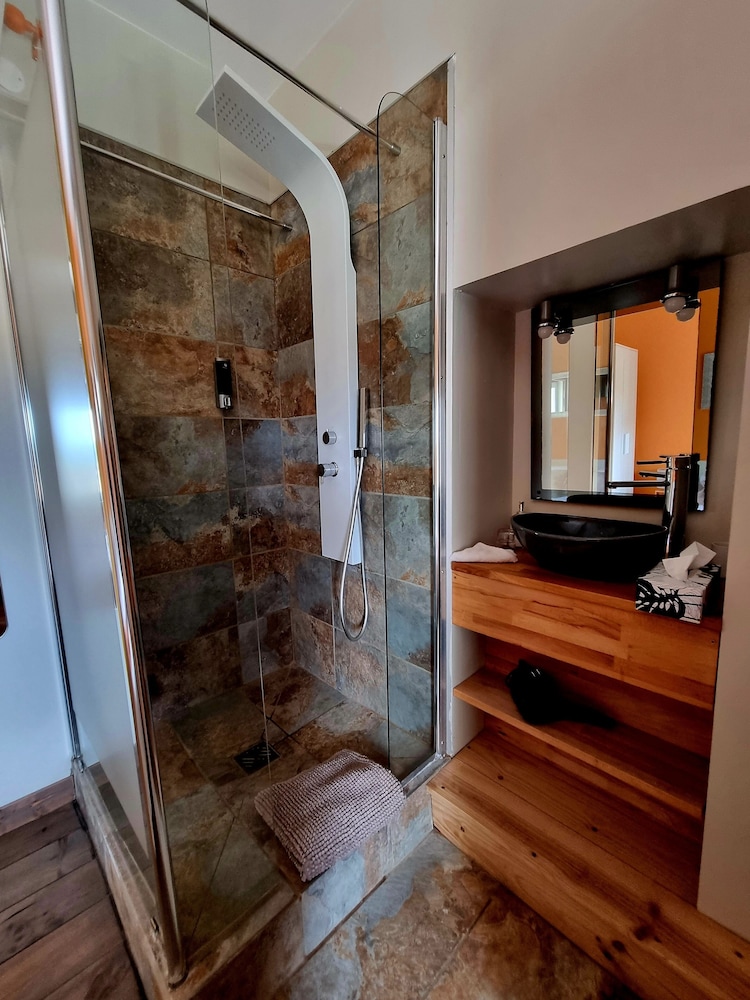 Comfort Double Room, 1 Double Bed, Private Bathroom, Garden View (Syrah) photo 2