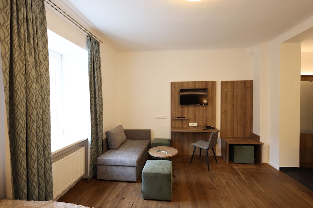 Small Family Room Plus - Photo 7