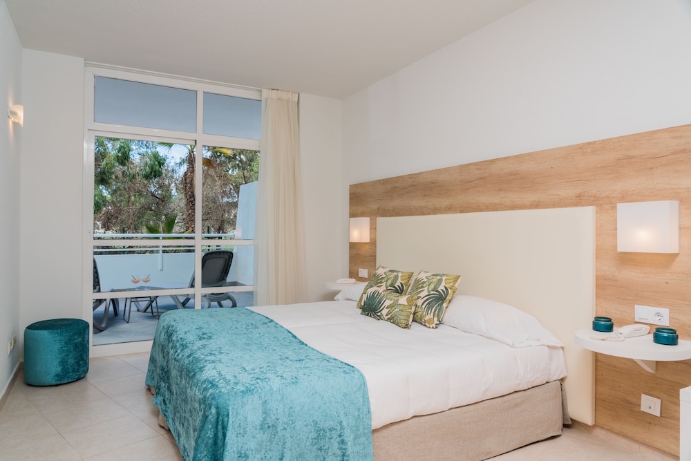 Suite, Balcony, Golf View (2 adults and 2 children) - Photo 9