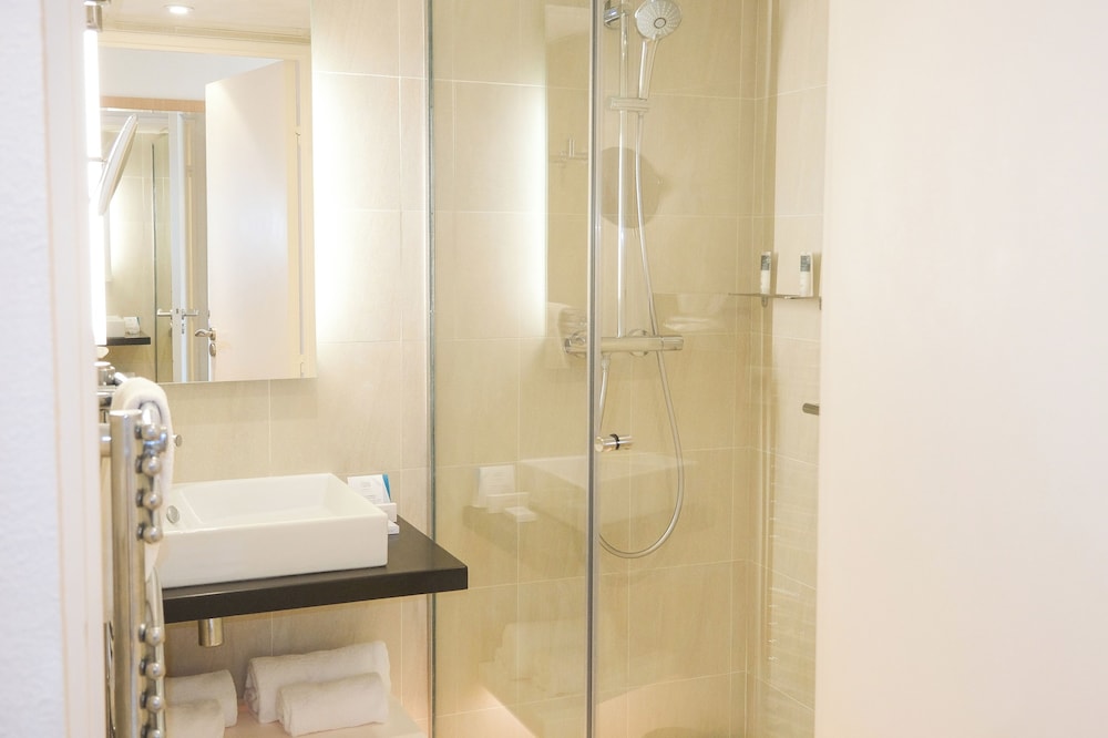 Classic Double Room, Pool Access, City View - Photo 4